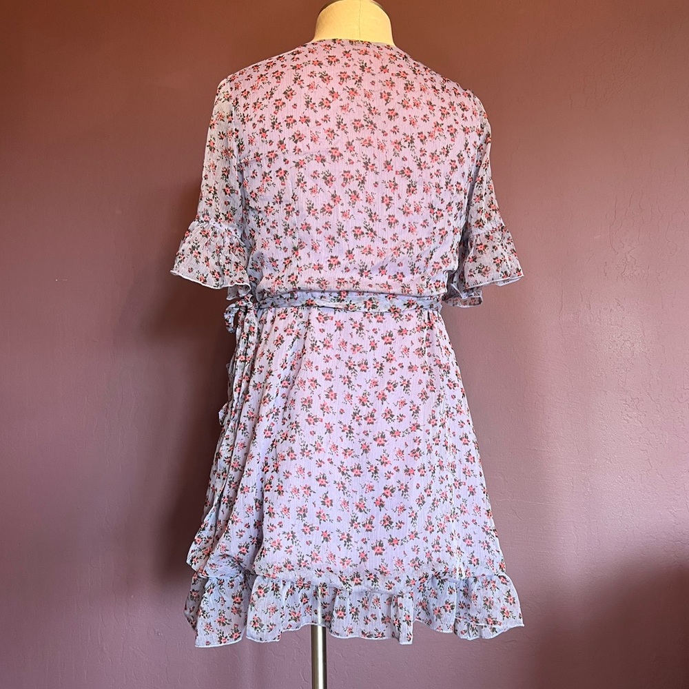 💜Showpo Girl Unknown Wrap Mini Dress • Lavender Floral - Picture 4 of 9